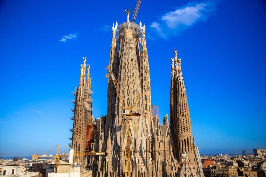 Barcelona: Sagrada Familia Tour Priority Access & Add-ons - Languages and Group Style: Small Enough to Hear, Big Enough to Connect