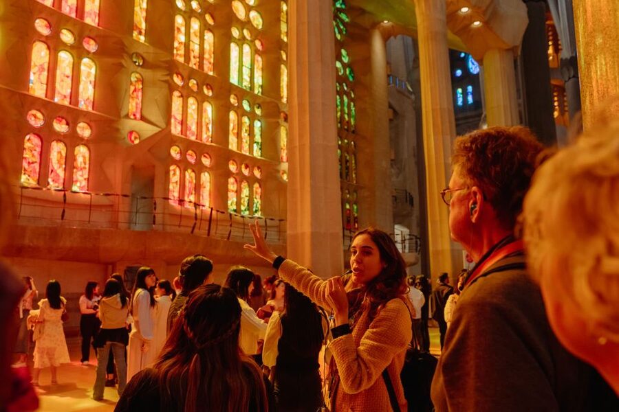 Barcelona: Sagrada Familia Tour w/Skip-the-Line Entry Ticket - Two Ways to Begin: Rooftop Cava or Straight to the Basilica