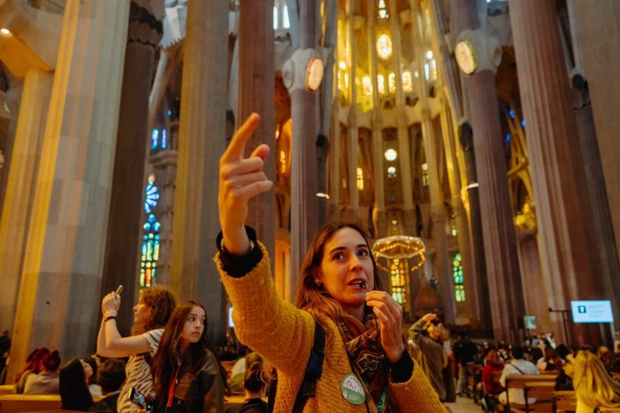Barcelona: Sagrada Familia Tour w/Skip-the-Line Entry Ticket - Outside First, Then Inside: What You Should Pay Attention To