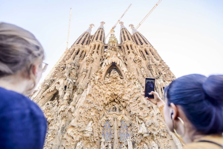 Barcelona: Sagrada Familia Tour with Optional Tower Access - Key points before you go
