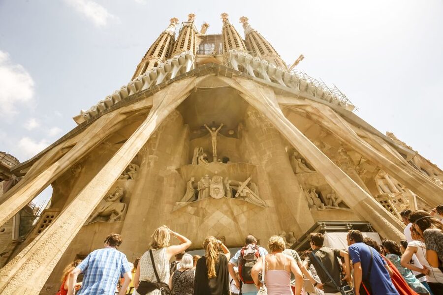 Barcelona: Sagrada Familia Tour with Optional Tower Access - Logistics That Affect Your Day: Meeting Point, Group Flow, and Hearing the Guide