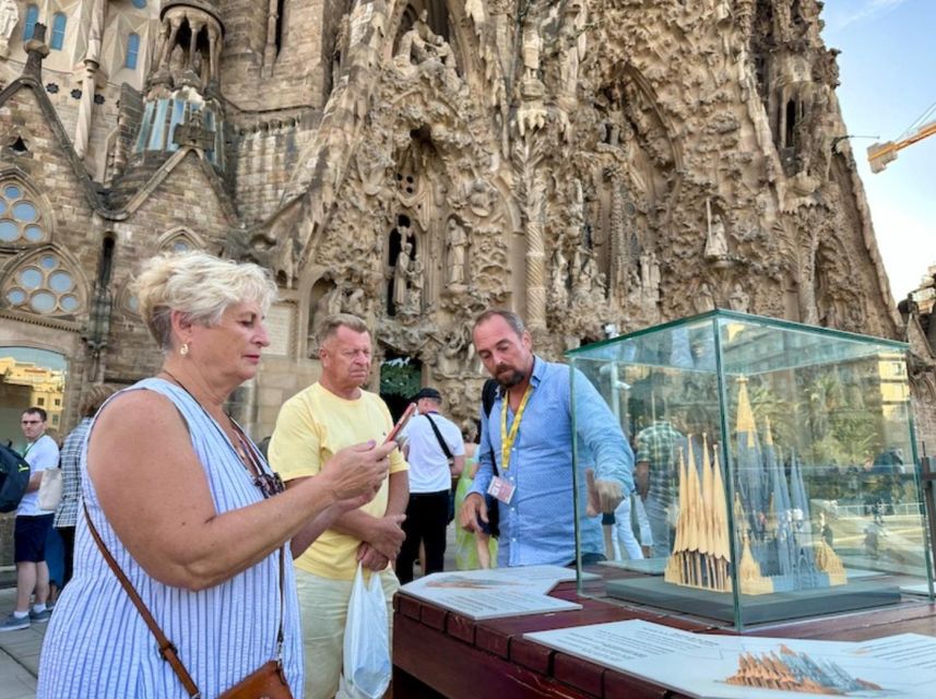 Barcelona: Sagrada Família Tour with Skip-the-Line Access - Gaudí’s unfinished masterpiece and the stories behind it