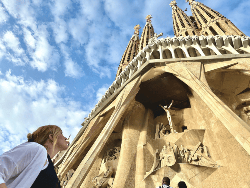 Barcelona: Sagrada Família Tour with Skip-the-Line Access - What to know before you go: rules, dress code, and ticket reality