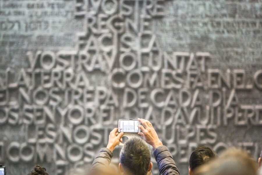 Barcelona: Sagrada Familia with Towers and Park Güell Tour - What you get in 4.5 hours, Parc Güell to Sagrada Familia towers