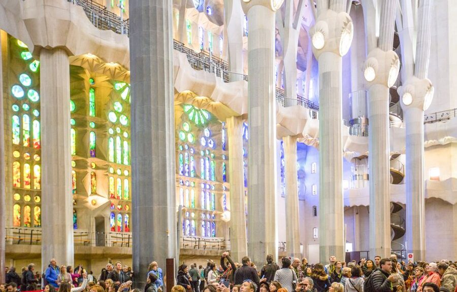 Barcelona: Sagrada Familia with Towers and Park Güell Tour - Meeting point at Gaudí Experience, and why “check in” matters