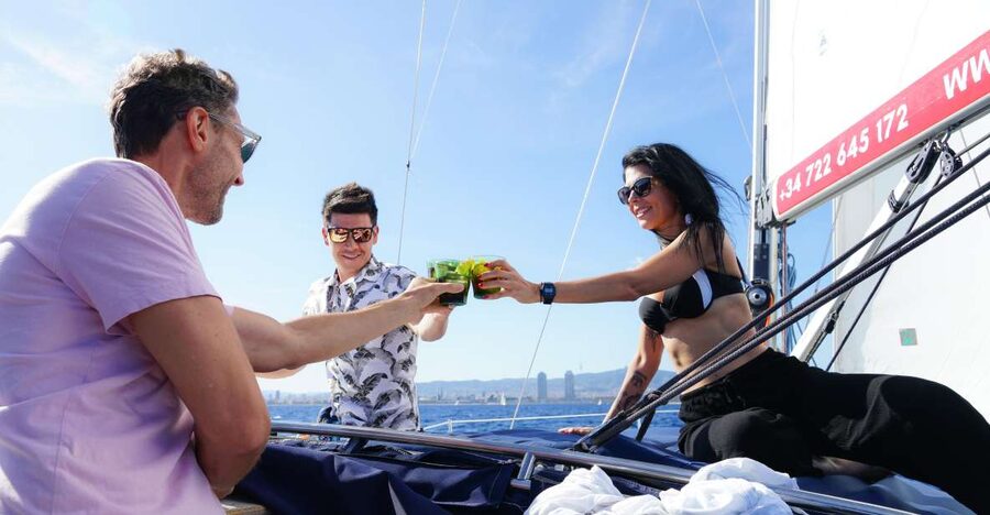 Barcelona: Sailing Tour with Vermouth and Drinks - Vermouth and snacks on deck: the included food and drink reality