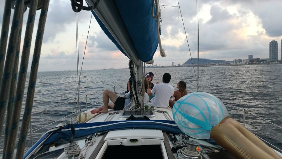 Barcelona: Sailing Trip with Drinks and Snacks - Where you start in Barcelona: Port Olímpic and the quick meet-up