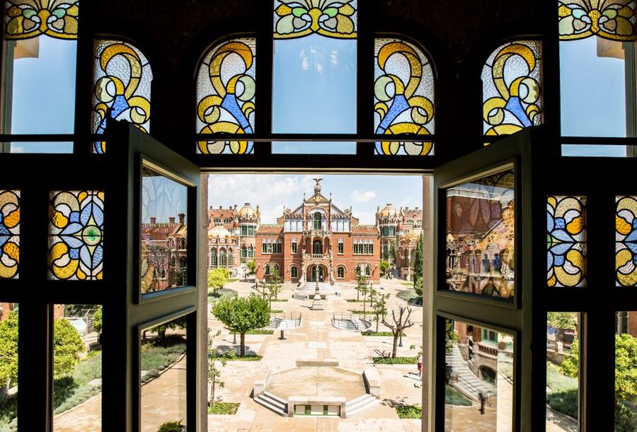 Barcelona: Sant Pau Recinte Modernista Entry Ticket - Getting there and finding the right entrance