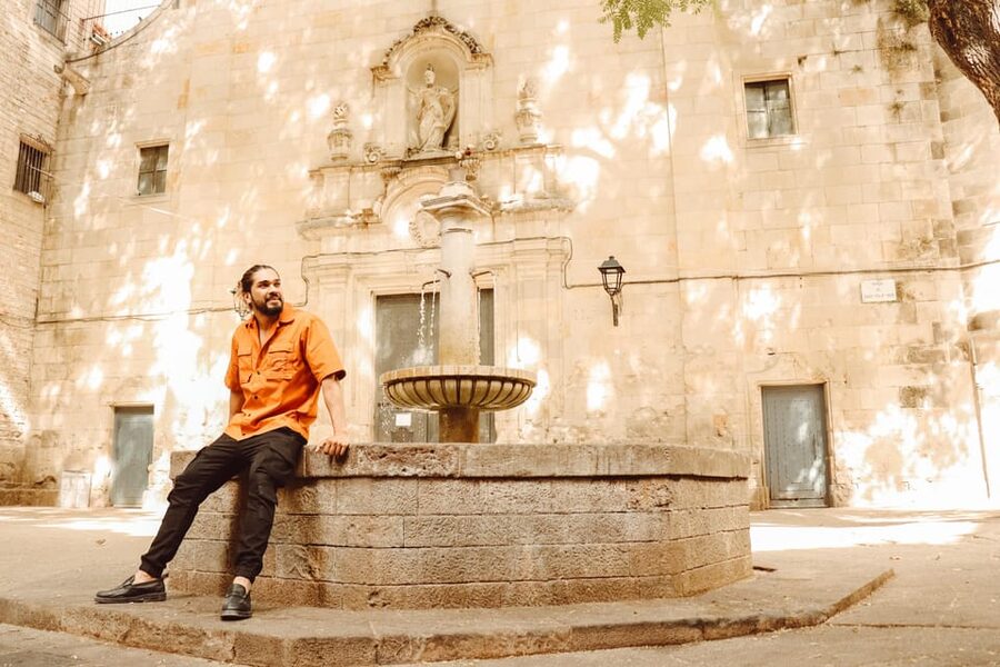 ✅ Barcelona: Sightseeing Professional Photoshoot Session - How posing guidance makes or breaks your photos