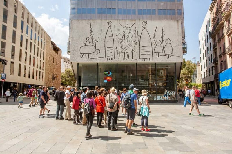 Barcelona: Small Group Picasso Tour with Picasso Museum - First stop: getting your bearings around Plaça Catalunya and the Gothic Quarter