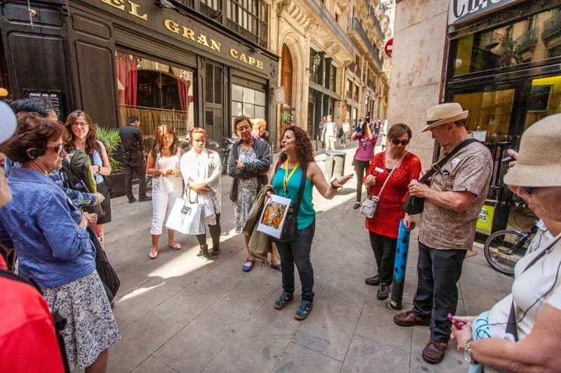 Barcelona: Small Group Picasso Tour with Picasso Museum - The museum part: how the Museu Picasso tour makes style changes understandable