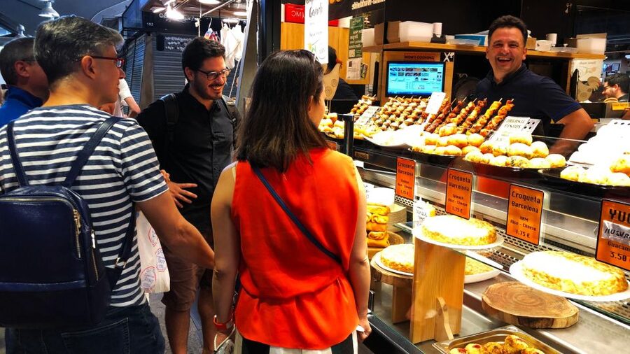 Barcelona: Street Food & Sightseeing Tour with Local Market - Should You Book This Barcelona Street Food and Market Tour?