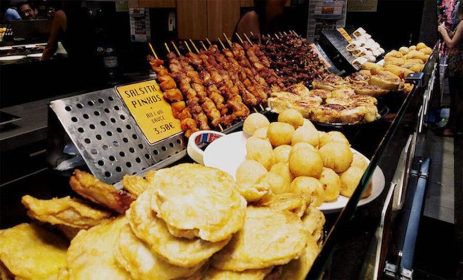 Barcelona: Street Food & Sightseeing Tour with Local Market - Walking Through the Historic Center: Food Between the Streets