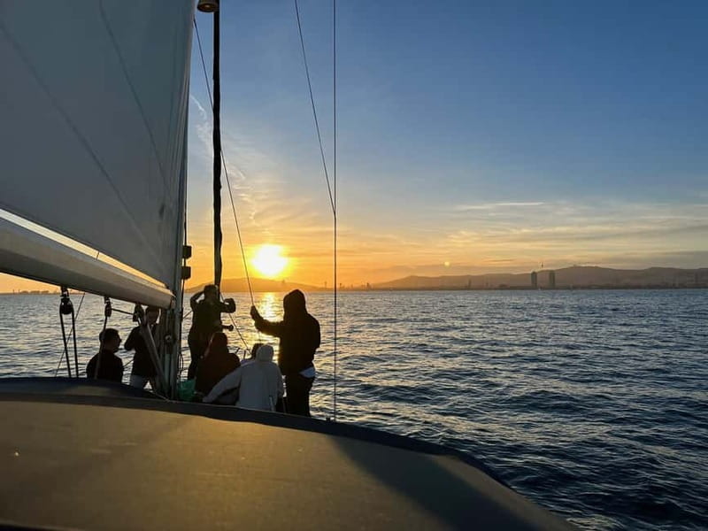 Barcelona: Sunset Boat Trip with Cava Wine and Snacks - The route and the skyline: why sunset works so well here