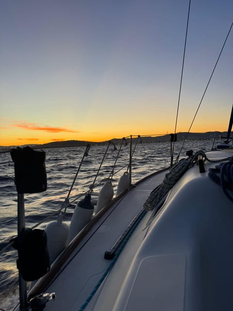 Barcelona: Sunset Sailboat Cruise with Drinks and Snacks - What you actually see: Sagrada Familia, Montjuïc, and the coastline