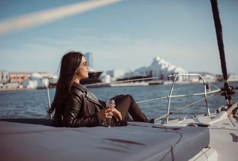 Barcelona: Sunset Skyline Cruise with Cava and Snacks - Who this sunset cruise is best for