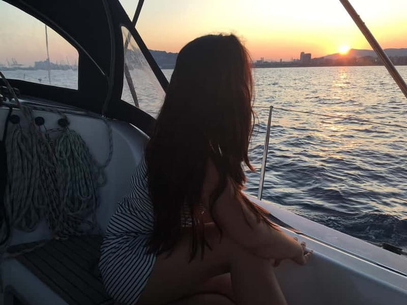 Barcelona: Sunset Skyline Cruise with Cava and Snacks - Cava and snacks: how the included drinks fit the sunset mood