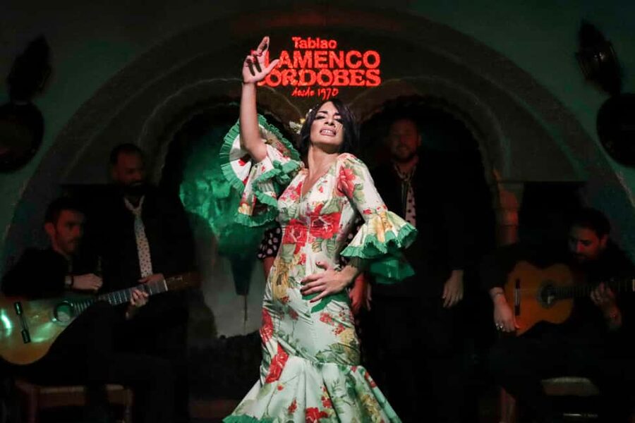 Barcelona: Tablao Flamenco Cordobes with Food/Drink Options - What the 70-135 Minute Evening Looks Like