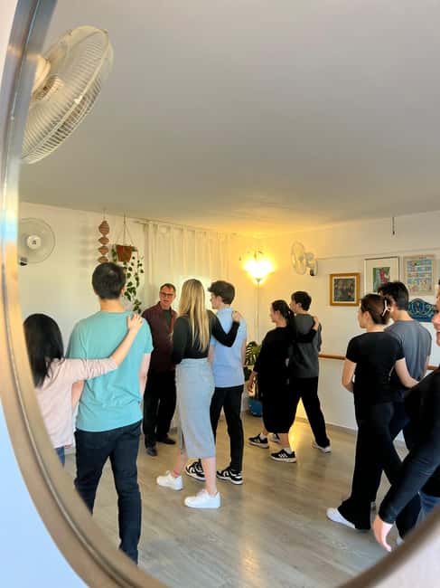 Barcelona: Tango Lesson with Drinks and Video - Catalan Festive Decor and Bottomless Drinks, Combined