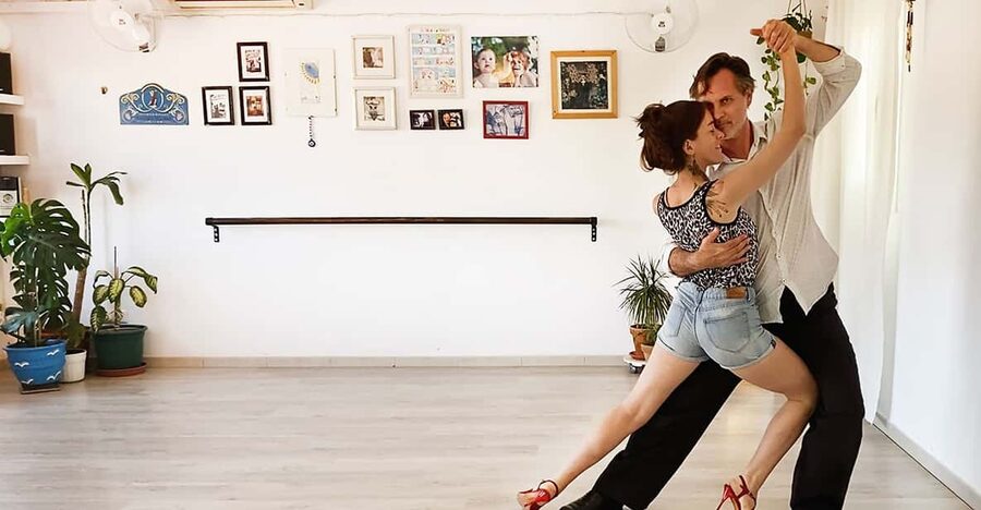 Barcelona: Tango Lesson with Drinks and Video - Who This Tango Lesson Is Best For