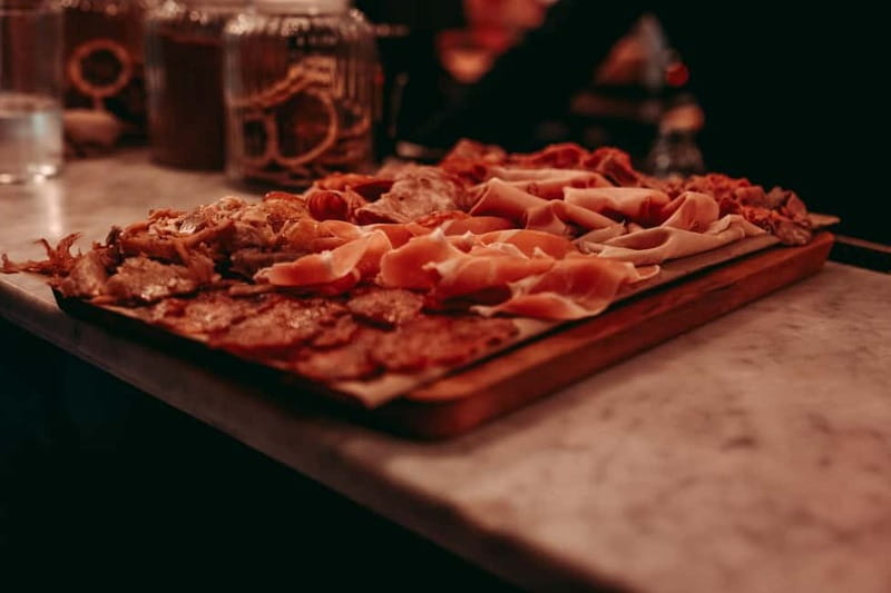 Barcelona: Tipsy Tapas & History Tour in the Gothic Quarter - Pacing, walking comfort, and timing for a 3-hour evening