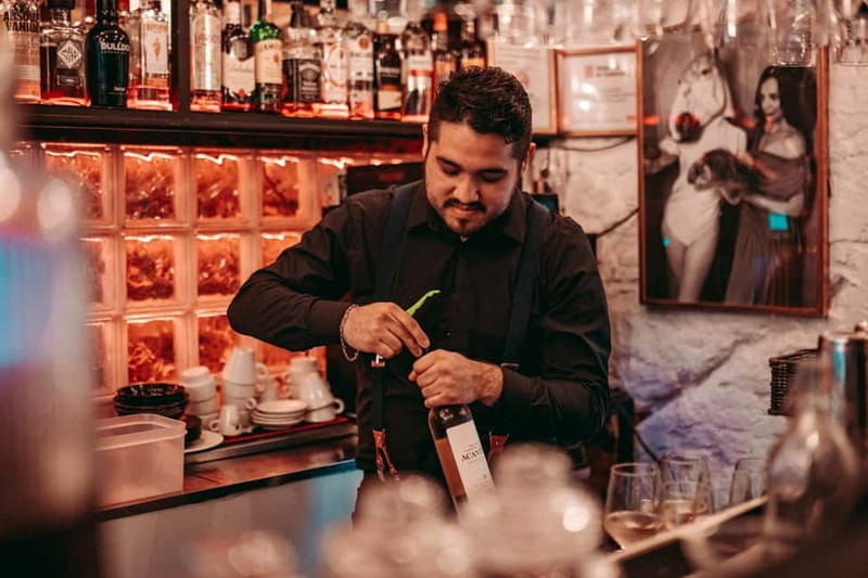Barcelona: Tipsy Tapas & History Tour in the Gothic Quarter - Picking your start point: Plaza de George Orwell vs Plaza Real