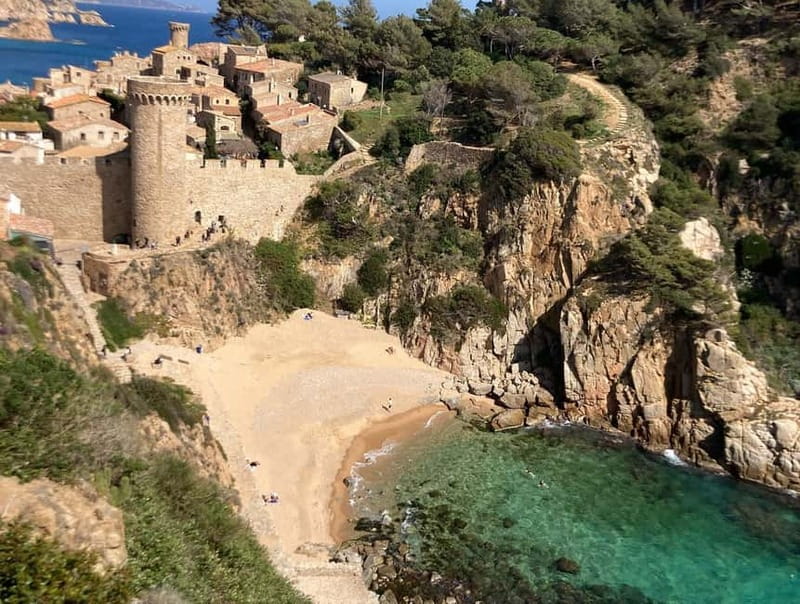 Barcelona: Tossa de Mar & Costa Brava boat, very small group - Morning pickup and the race for quiet Tossa