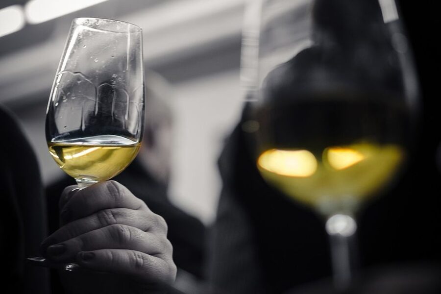 Barcelona Wine Tasting: Catalan and Spanish Wines - Finding the Place: Big Wooden Doors in the Gothic Quarter Area