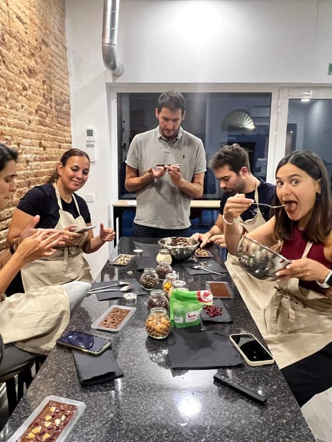 Bean to Bar Chocolate Workshop in Barcelona - Making your own bar, then packing it up