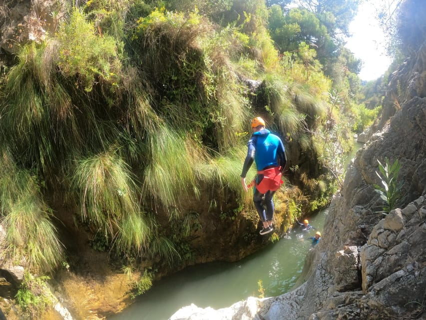 Benahavís: Canyoning Guided Tour at Guadalmina River - Handling the water and the rocks without ruining your day