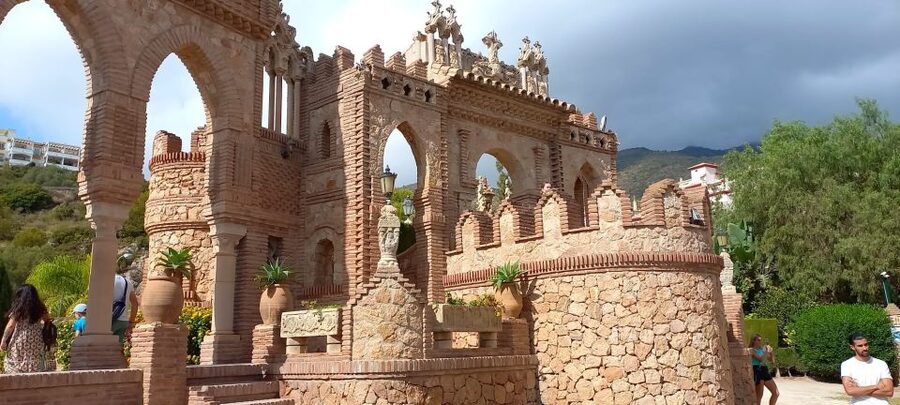 Benalmadena: Colomares Castle Tour with Entry Ticket - Symbolism in Plain Sight: Numbered Stops and QR Codes