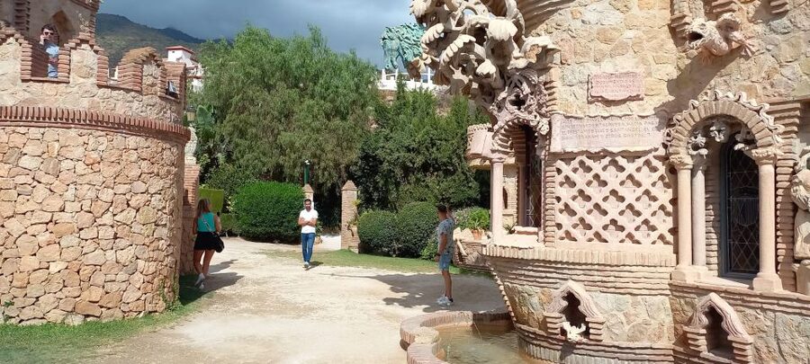 Benalmadena: Colomares Castle Tour with Entry Ticket - The 40 Minute Route: History, Views, Then Columbus