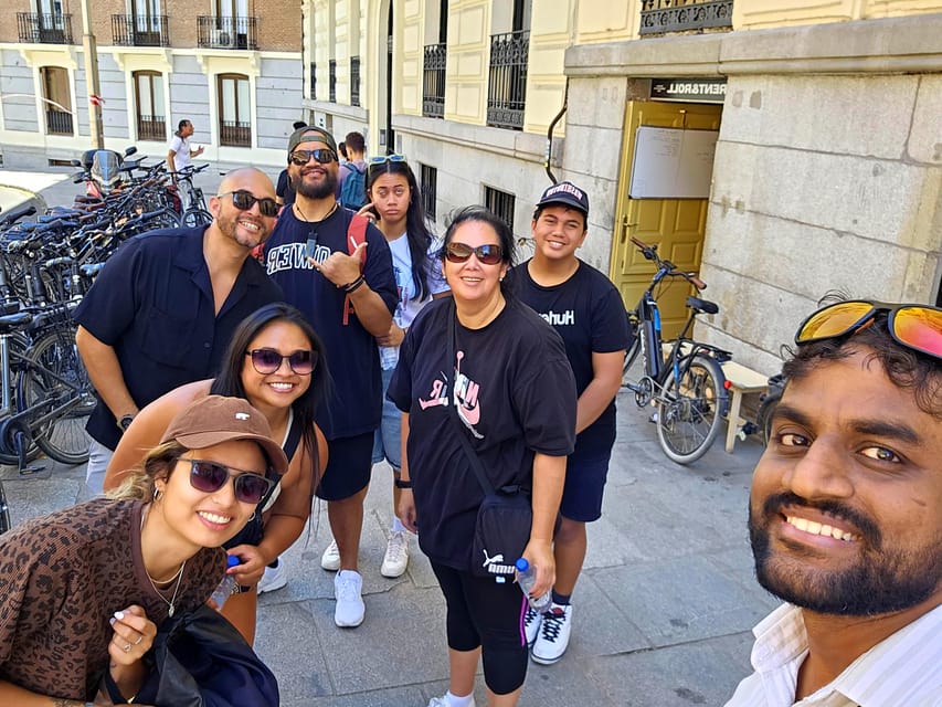 Best of Madrid: 3-Hour Guided Bike Tour in Small Groups - Retiro Park on two wheels: shade, photos, and an easy start