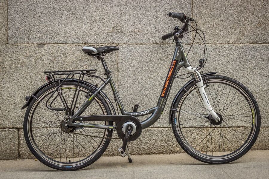 Best of Madrid: 3-Hour Guided Bike Tour in Small Groups - How the ride feels on Madrid streets: traffic, hills, and safety