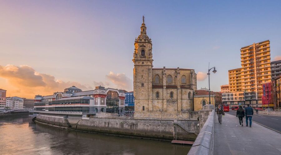 Bilbao: Bilbao Cathedral and San Anton Church Entry Ticket - Audioguide strategy: make it work with your attention span