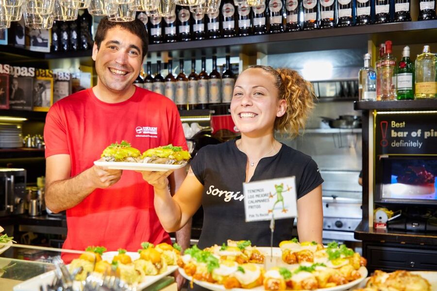 Bilbao: Exclusive Food & Wine Tasting Tour with Local Guide - Your local guide sets the mood, and it shows