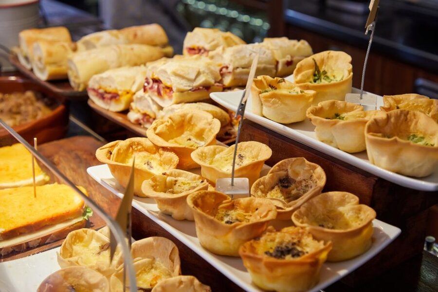 Bilbao: Exclusive Food & Wine Tasting Tour with Local Guide - What you really get in 3 hours: 6 pintxos plus 4 drinks