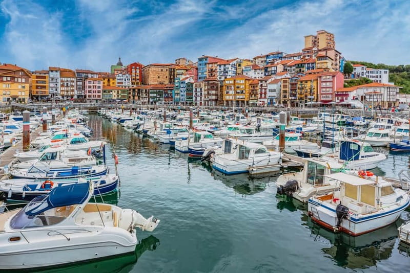 Bilbao: Gaztelugatxe, Bermeo, Mundaka, Gernika, & Wine Tour - Gernika in 45 minutes, remembering the scars with a living landmark