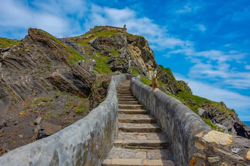 Bilbao: Gaztelugatxe, Bermeo, Mundaka, Gernika, & Wine Tour - Bermeo guided walk, where the Basque coast turns into a story