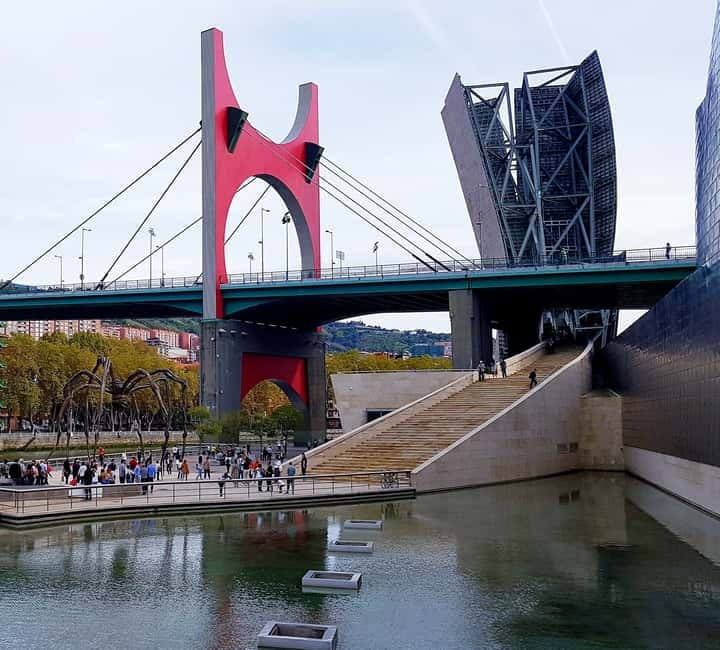 Bilbao: Guggenheim Bilbao museum in spanish Ticket included - Meeting the guide by Puppy: where to start without stress