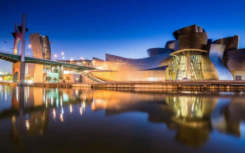 Bilbao: Guggenheim VIP Experience. Small Group. Expert Guide - Outside first: Gehry’s Bilbao and the key exterior works