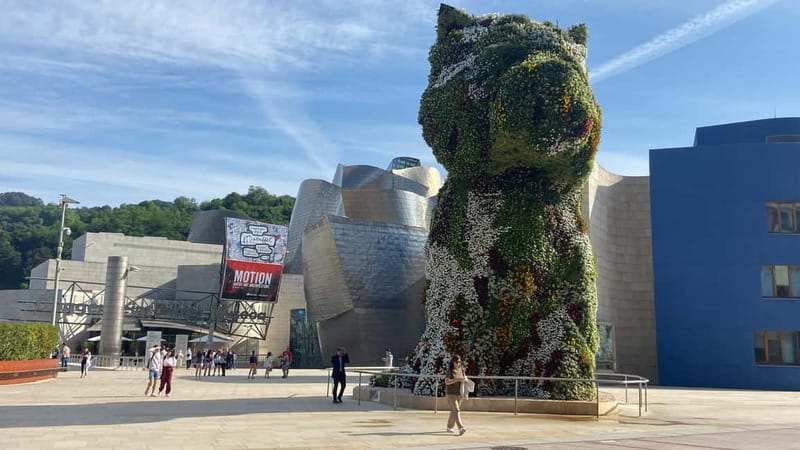 Bilbao: Guggenheim VIP Experience. Small Group. Expert Guide - One language and audio support, so the story stays clear