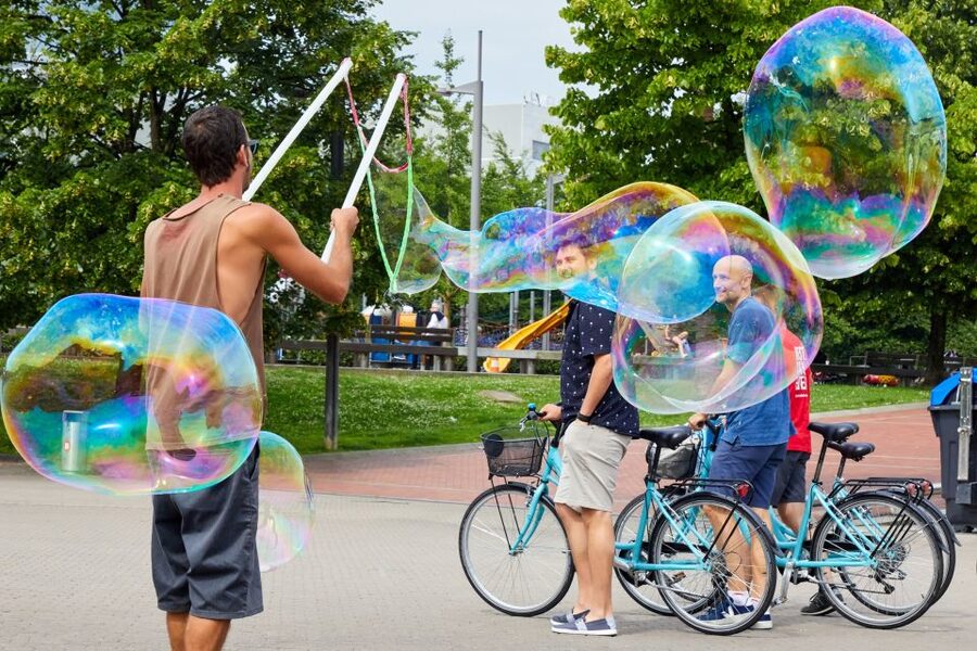 Bilbao: Guided Highlights Small Group or Private E-Bike Tour - Guggenheim Museum curves plus the parks that changed Bilbao