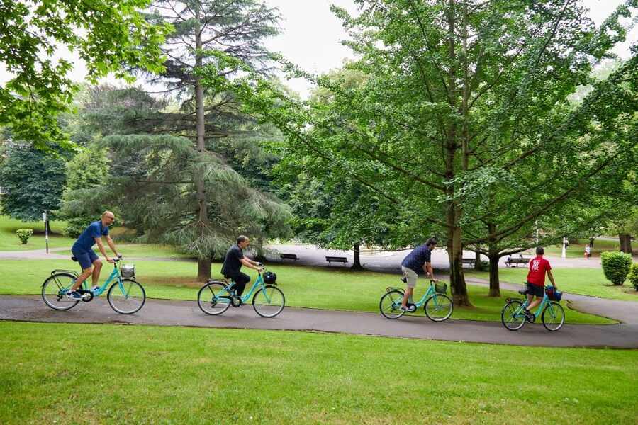 Bilbao: Guided Highlights Small Group or Private E-Bike Tour - How the guide makes the tour feel personal