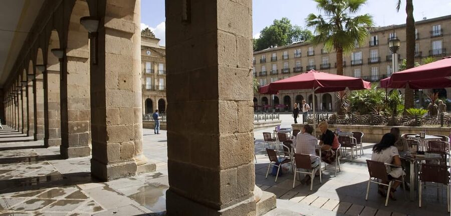 Bilbao old town walking tour - Casco Viejo first impressions: San Nicolás eliza, Plaza Nueva, and orientation