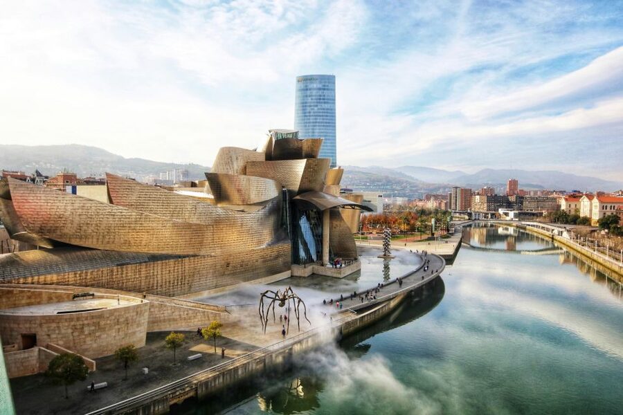 Bilbao: Private & Exclusive Guggenheim Museum Guided Tour - Why Guggenheim Bilbao hits you in the first 10 minutes