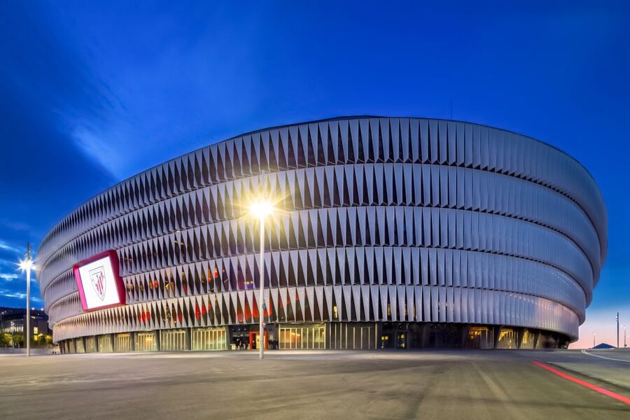 Bilbao: San Mamés Museum and Stadium Tour - Pitchside circuit: tunnel, locker rooms, dugout, and press area