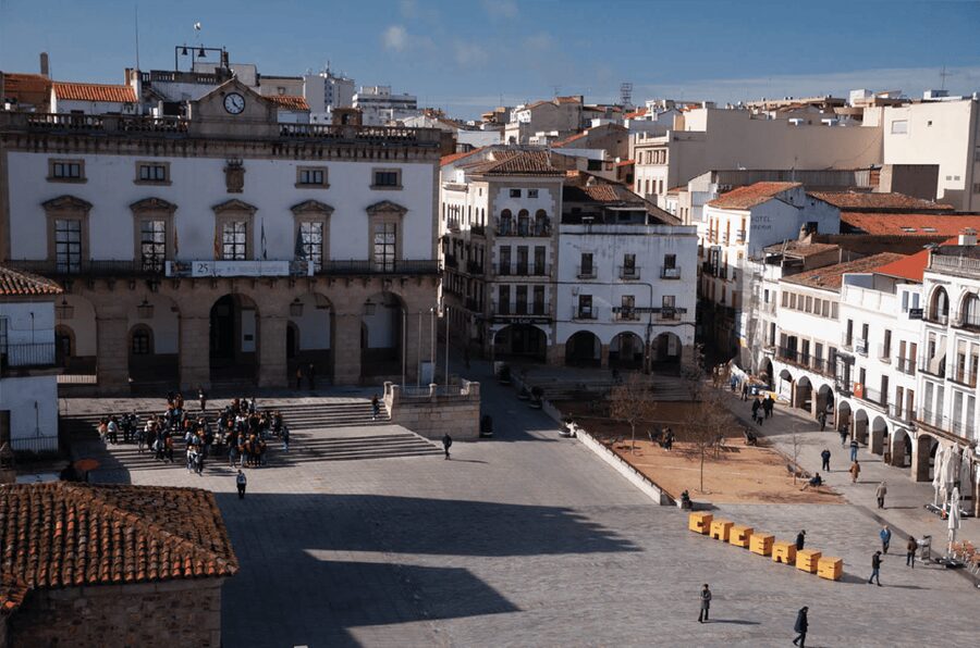 Cáceres: City Highlights Walking Tour with Local Guide - Plaza Mayor to Arco de la Estrella, the gate that changes everything