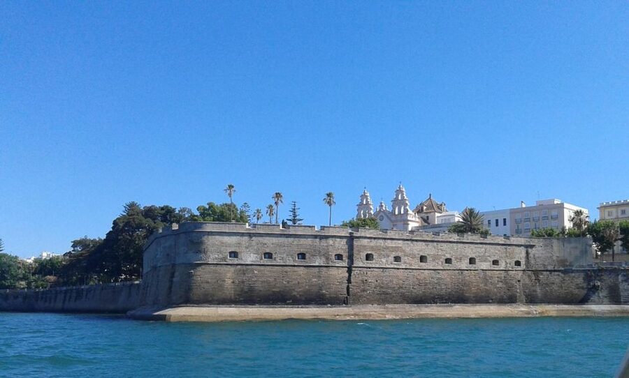 Cádiz: Bay of Cádiz Catamaran Tour with Host - Northbound Route: Torres Miradores, San Carlos Walls, and La Caleta Beach