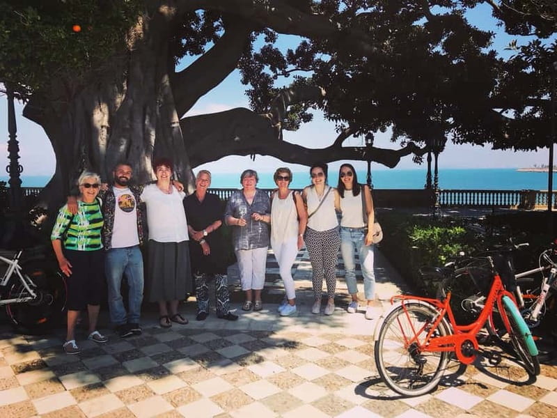Cádiz: Guided Bike Tour - Old Cádiz lanes: where the city’s shortcuts make sense